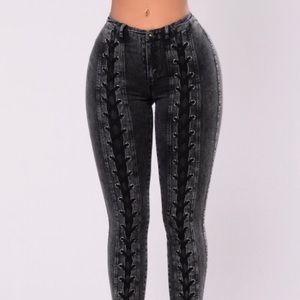 NEW Fashion Nova Shut Down Jeans Size Small